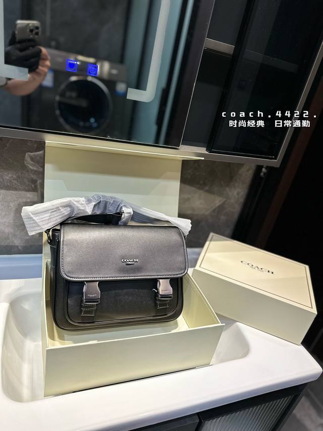 高端货 新款 “ Coach ”蔻驰邮差包 Coach蔻驰单肩包 Messenger 28 品牌徽标可调节肩带 涂层帆布拼光滑小牛皮 邮差包单肩斜挎包 男款 炭