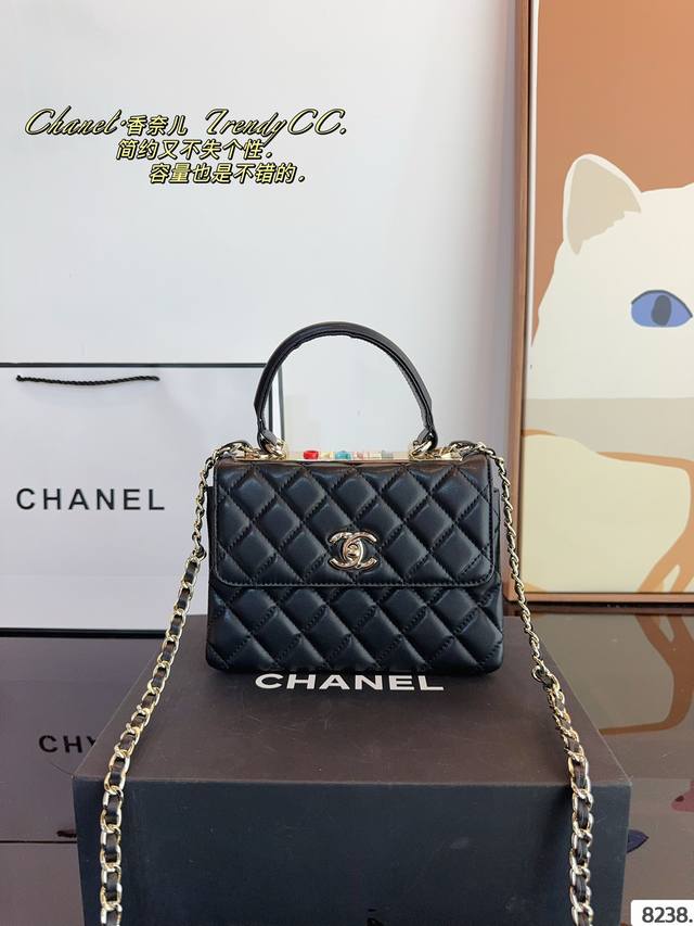 Chanel Trendy Cc手提包. 一定是你包柜里，必不可少的一只神器单品，小巧精致可爱，精致永不过时的设计，传承于经典该有的辩护度，非常有女性优雅知性的