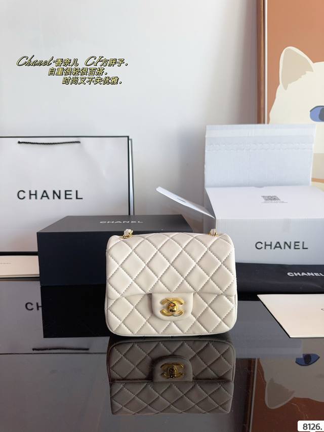 配礼盒. Chanel 羊皮纹方胖子 “New Arrival” 最美金球方胖子人间香奈儿 白富美小姐姐必备款 ■单独夸最让人挪不开眼 就是小金球了太高级~ 今