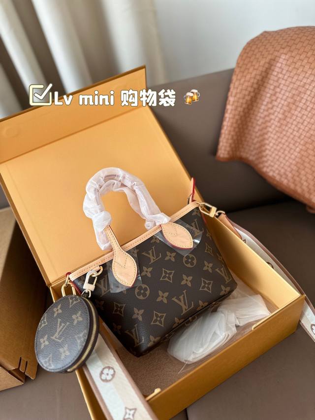 变色皮 配飞机盒折叠盒带变码芯片 Lv Mini 购物袋万年不过时 原版开模定制 专柜女包 手感超软 超舒服 全部五金都带logo 时尚百搭，网红街拍首选 尺寸