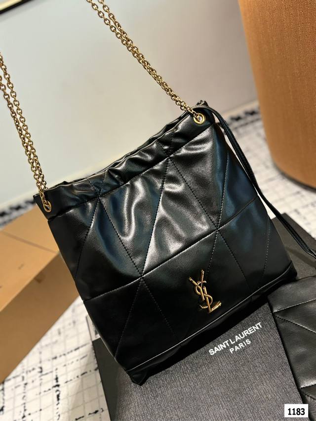 配盒子 圣罗兰太好搭配了呜呜呜 Ysl Bag 更酷哦！ 面料很耐造 高级感拉满 尺寸，31.32