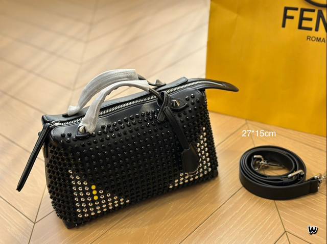 Size：27*15Cm 芬迪fendi Peekaboo 枕头 傲造型还是不错的 大气低调奢华 手提单肩！