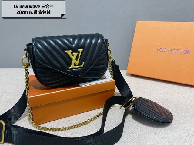 礼盒包装 Lv New Wave 邮差包 链条包 V 形绗缝的链袋手袋 复古黄金色链幻灯片通过雕刻小孔，而折叠扣件使其柔软.由于它的多个隔间，内部使女性的必需品