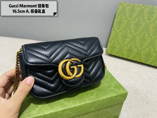 折叠礼盒 Gucci Marmont Mini牛皮 Mini就是小身材，大容量。女生出门的小物件都可以放了。容量见图，放置了手机，粉饼，钥匙，2只口红和1个u盘