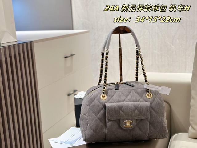 帆布版 出行背24A保龄球包巨好搭 Chanel 24A出的保龄球包bowling Bag 出门真的巨巨巨实用 这个包出行无脑舒适好搭自重很轻容量真的很大，甚至