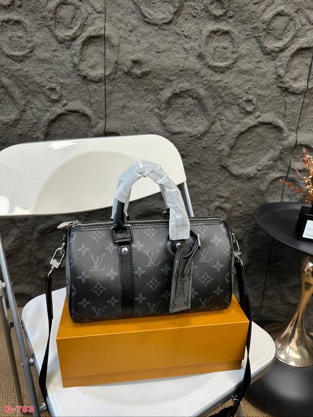 配折叠盒 Lv Prefall Keepal手袋 夏日新款 City Keepal手袋，全网首发nano枕头包这款retiro 手袋以标志性 经典永恒。优雅低调