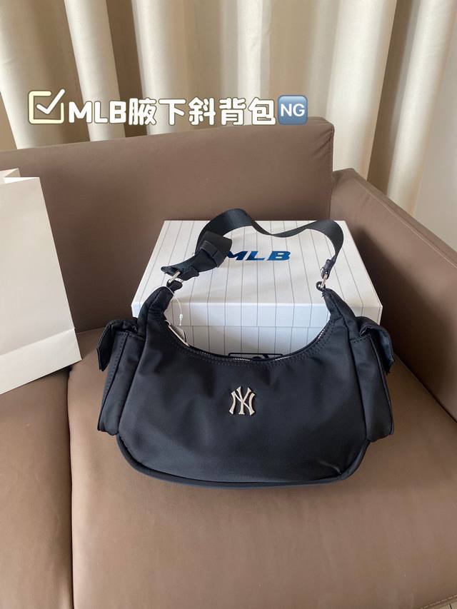 Mlb尼龙腋下斜背包 休闲百搭 轻便容量大 真的很实用 尺寸25*23