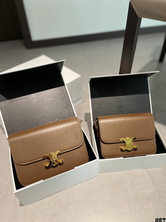 Celine Box 凯旋门box豆腐包 Celine Box豆腐包凯旋门系列 强烈推荐！ Triomphe是追求实用性和热爱celine人士最佳的功能爆款。