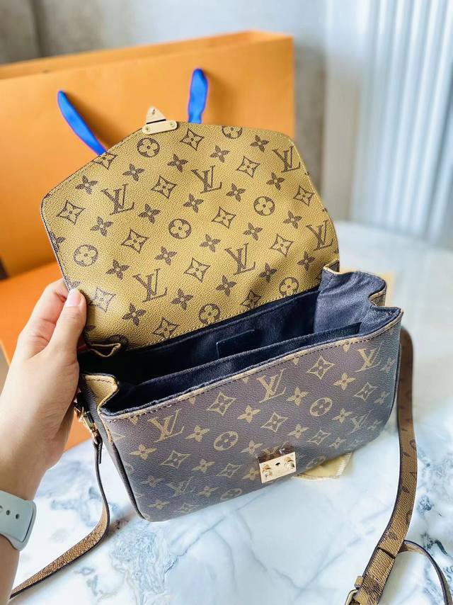 礼盒包装 Louis Vuitton 路易威登 高端兔绒围巾披肩 经典四叶草图案 搭配品牌灵魂lv图案 深入人心的经典 低调却释放着奢华与高雅 超级好的手感 披