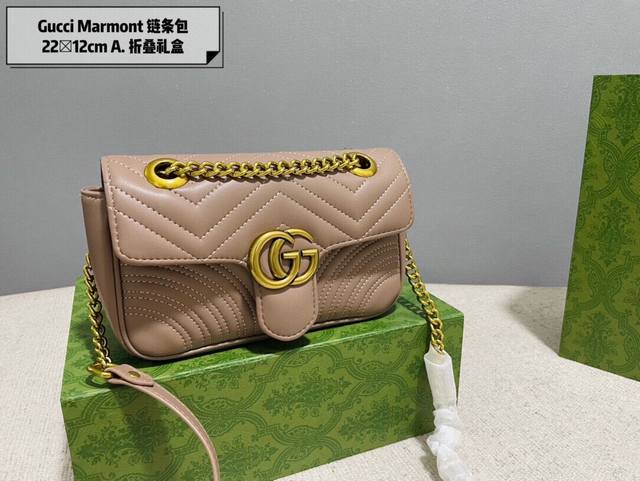 折叠礼盒 Gucci Marmont链带肩背包采用颇具结构感的柔软造型和超大号翻盖封口配以双 G 金属配件可滑动链条肩带有多种背法，可在肩背和手提之间自由转换采