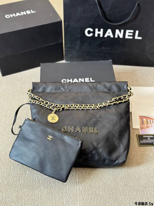 牛皮版本 新款24K 荔枝纹 垃圾袋 Chanel 22Bag 以数字命名的“垃圾袋” 年10 月，Chanel 品牌艺术总监virginie Viard在年春