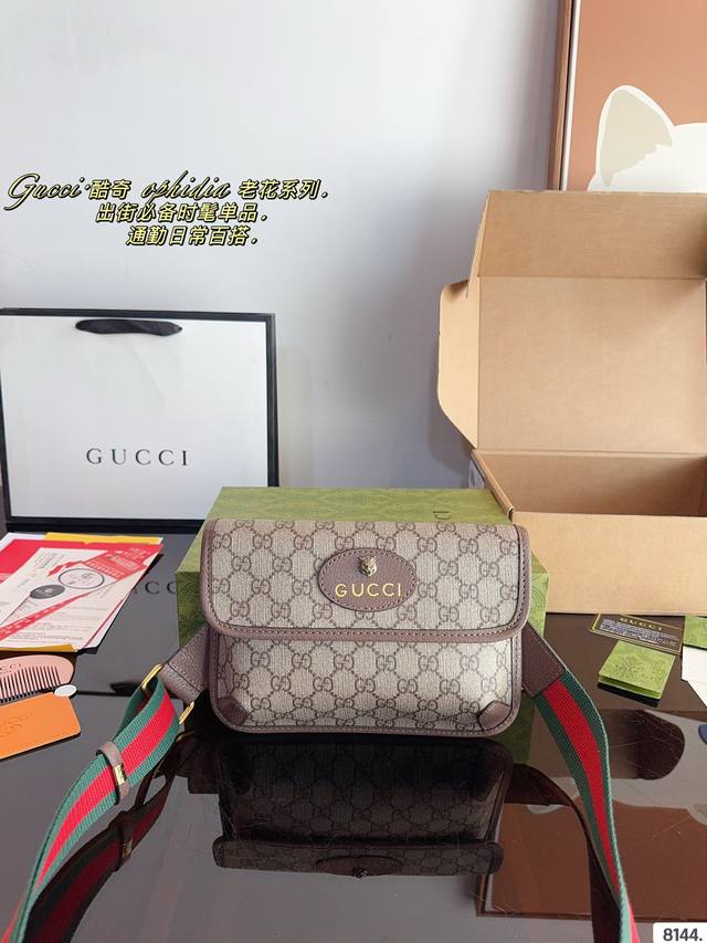 Gucci 新款胸包 Print 今年最火的一款，官网正品的质量 酷奇腰包胸包！古奇 Gucci 专柜最新同款腰包 胸包 特别有范的一款潮包 官方主推款 经典品