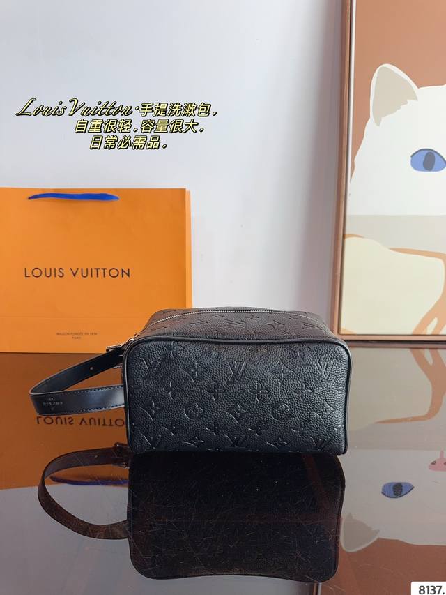 Lv 2024新款 Christopher 新品配色 洗漱包 手袋邮差包 超大容量.尺寸：23*14*12Cm