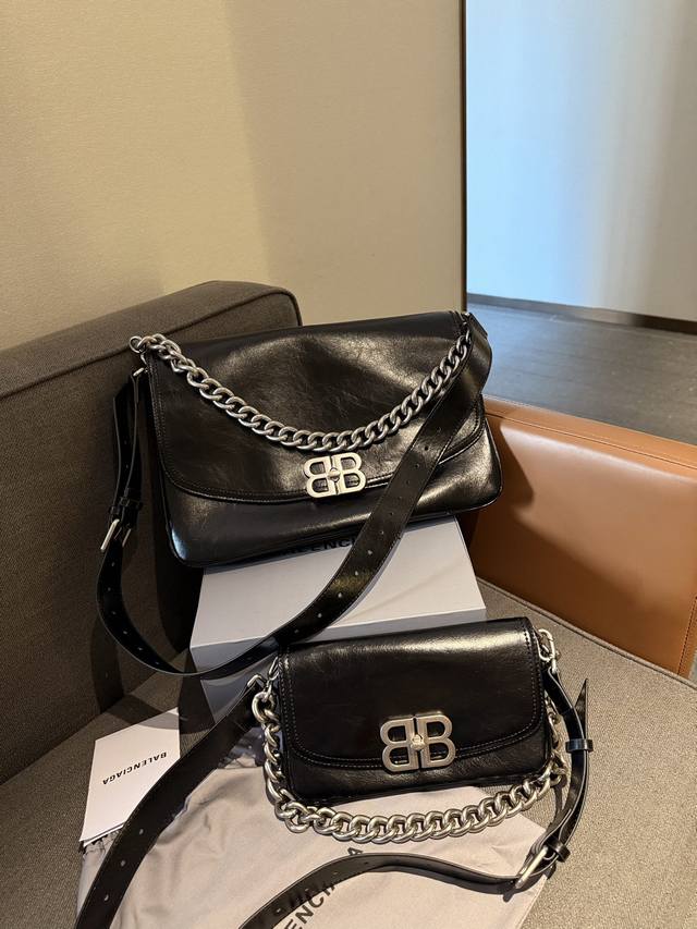 折叠礼盒包装 Balenciaga 巴黎世家 Bb Soft Flap Bag新款包包 Bb Soft Flap Bag，直接超越了crush 在我心里的地位，