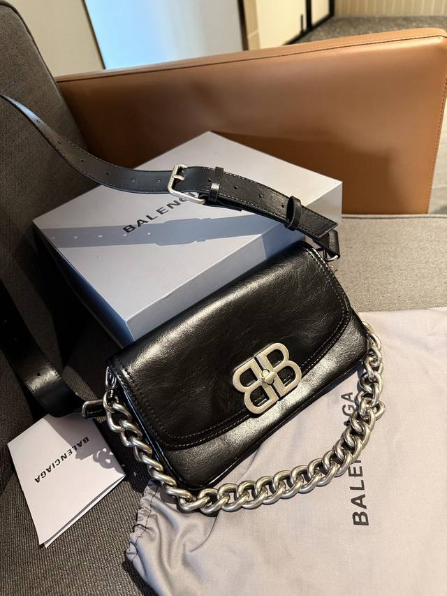 折叠礼盒包装 Balenciaga 巴黎世家 Bb Soft Flap Bag新款包包 Bb Soft Flap Bag，直接超越了crush 在我心里的地位，