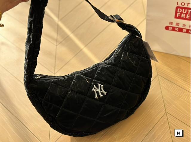 Size：32*20Cm Mlb新款云朵包，超柔软 Ml气质感腋下包，超酷的好吗