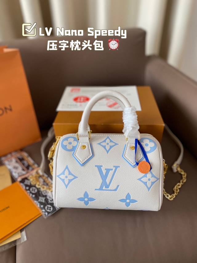 Lv Nano Speedy 压字枕头包 Lv 新款系列 枕头包 手袋,全网首发 Lv Speedy Nano 枕头包这款retiro 手袋以标志性 经典永恒。