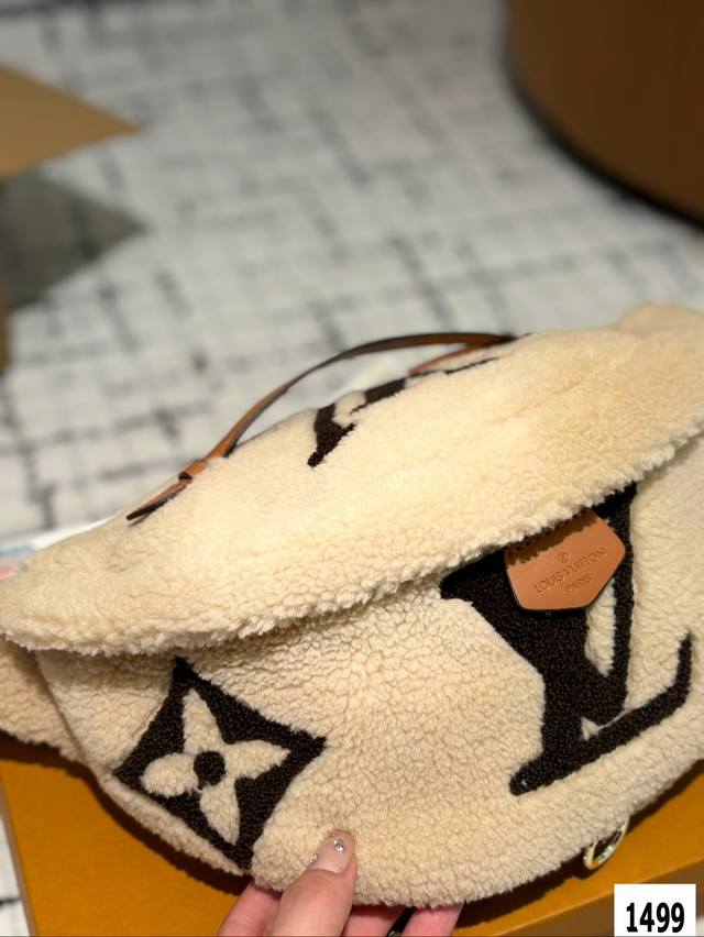 礼盒 秋冬包包 Lv羊羔毛胸包 Teddy温暖羊毛系列手袋，Louis Vuitton Monogram Lv Teddy 系列手袋，Speedy 手拎包、Tw