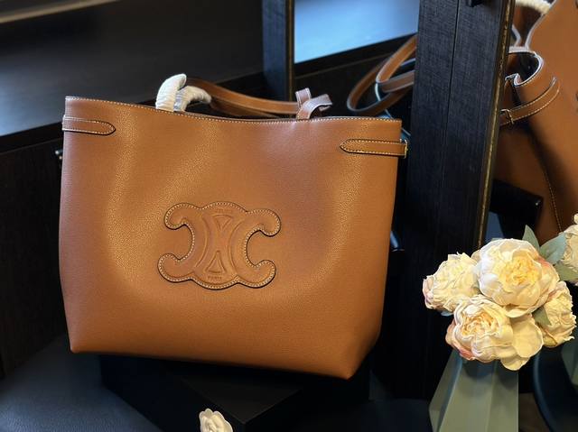 赛琳celine Tote 托特包 容量超级大也很耐用 日常出街背它回头率百分百w 尺寸33.15.30