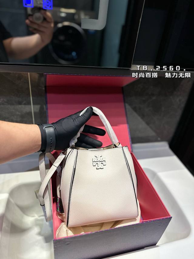 礼盒包装 托里伯奇水桶包tory Burch-&专柜最新设计水桶包 原单开模定制 五金内衬镂空logo 进口面料手感质感超级好更耐磨！亮泽五金不褪色 单肩斜挎包