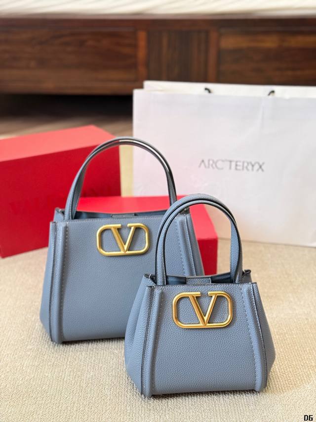 牛皮版本 华伦天奴valentino女士 Valentino 秀款 Black Tie Valentino Letter Bag 来自valentino 的托特