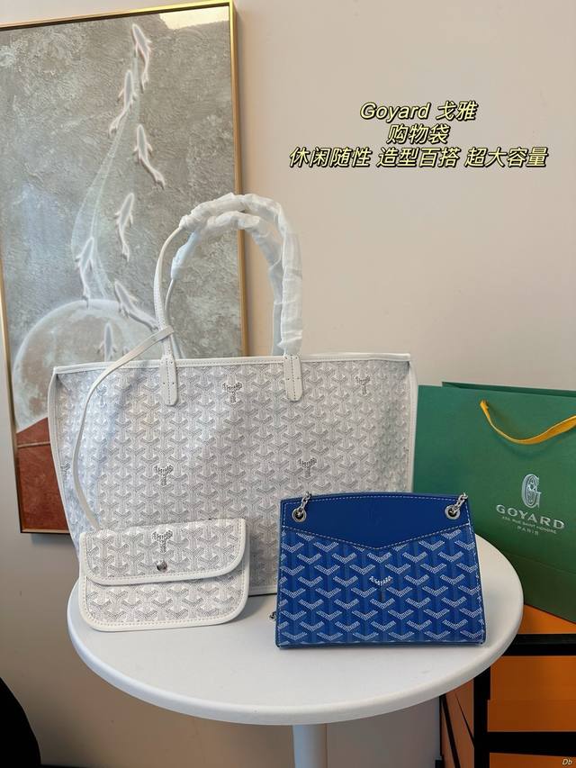 戈雅 Goyard 购物袋 以前一直欣赏不了这只包，但是工作后好像审美就开始改变了喜欢经典简约且实用的包包，这应该是我所有包包里容量最大的一个了，所以每次周六日