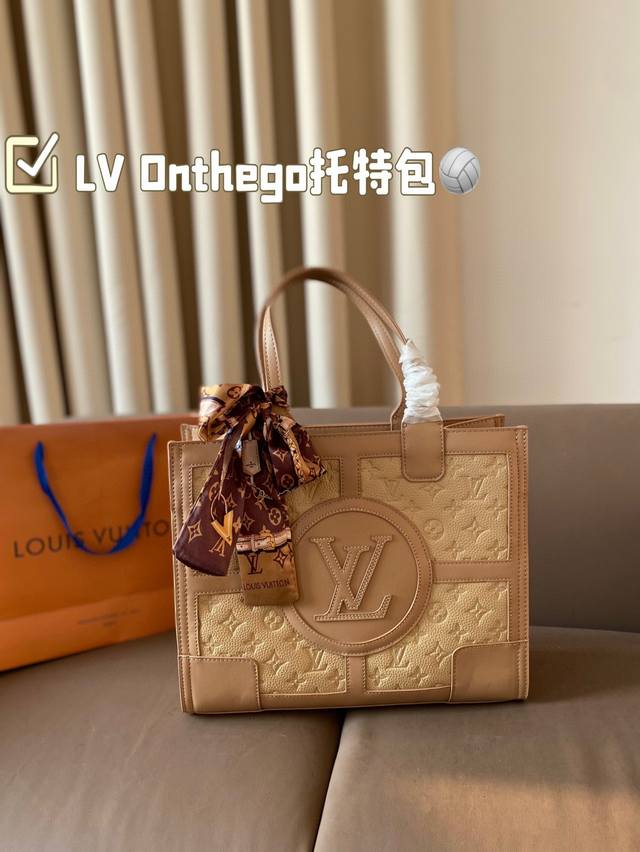 Lv 款 托特 真的很简单 越看越好看 容量非常感人 轻松装纳日常随身物品 这只包真的要安利大家 简直是搭配神器 尺寸：34 27