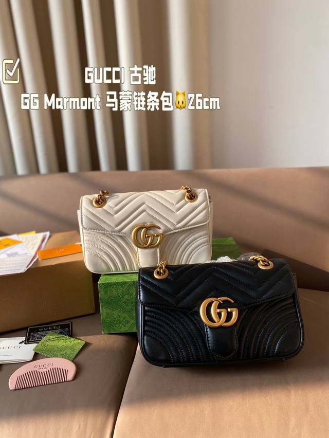 配飞机盒折叠盒 Size：26*16 Gucci 古驰gg Marmont 迷你马蒙链条包 以双g标识作为点睛之笔 包内配有镜子梳子 多种背法，给造型增加了很多