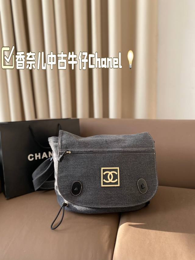 香奈儿中古牛仔chanel 用大方标迎接时髦氛围感的冬天 香奈儿方标系列真的是真香宝藏区 配色舒服 材质轻便 随便搭配都超级时髦 尺寸：32*27