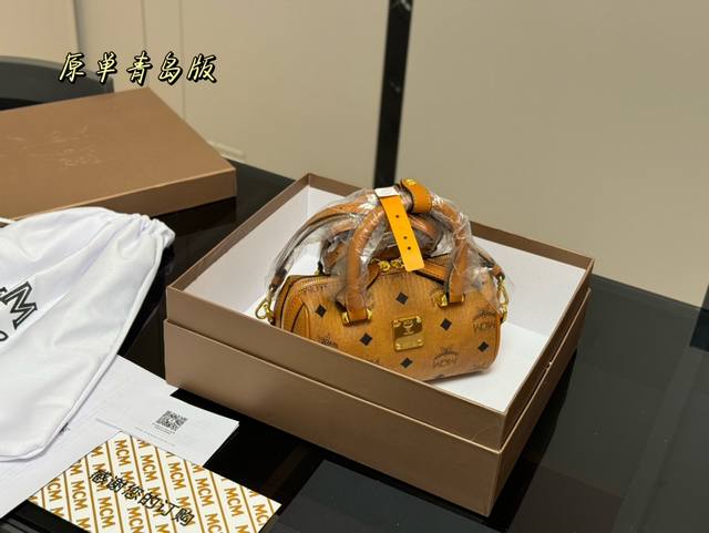 配盒 Size：18*9.5Cm 原单！青岛 Mcm Mini波士顿枕头包 专柜对版五金 来咯 出入专柜无压力 赠送小狗配件