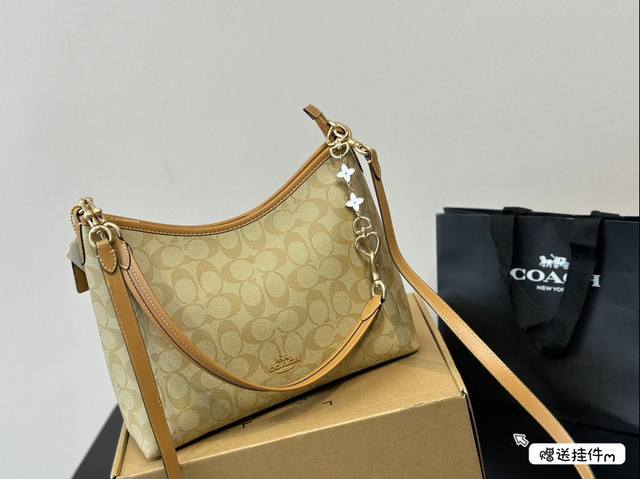 飞机盒 Coach 四月新款lauren Shoulder Bag 超温柔的奶茶色！谁能不爱 小红书慵懒的方形包包，随意且轻便，可手拎斜挎舒适度和时尚度的完美结