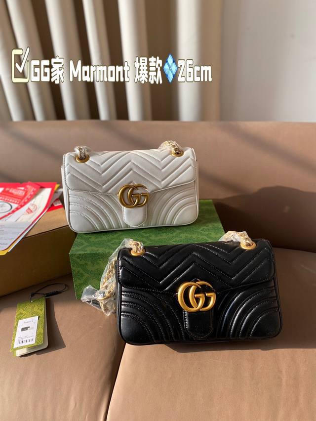 飞机盒+折叠盒 Gg家 Marmont 爆款古草五金！！原版皮内里、羊皮品质！颇具结构感的包包。配以手工刺绣间面线细节，古铜双g扣，显得非常有质感. 手提.斜挎