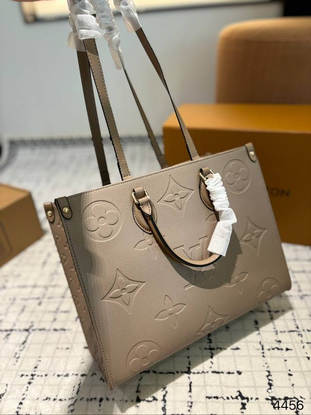 Lv Onthego 42 35Cm 压字 丛林包 时尚托特包 大象灰 折叠礼盒 原单品质 Lv A B面喷绘 Onthego妈咪袋 性价比之王这是一款超赞的包