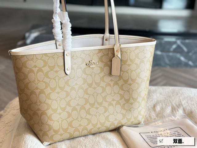 配盒 Size：35*27Cm Coach 家 经典双面city托特包 经典logo购物袋tote包 大爆款 分分钟断货！ 正反两面都好看！ 毫无违和感！