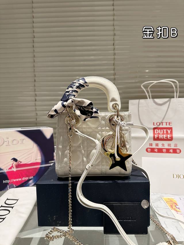 原单 配镜子 配折叠礼盒飞机盒 尺寸：Size: 17Cm 高品版.升级出货 Dior 戴妃漆皮款 更加加分！！