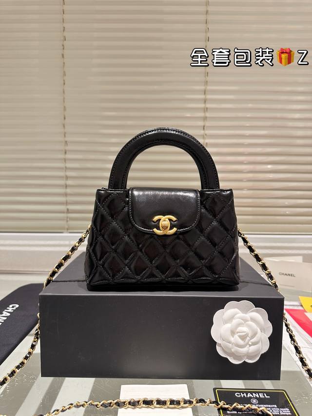 配盒 Size：20*12Cm 小香家chanel 香奈儿23K Kelly 最美的23K，太好看了想要马上滴滴sa的冲动 毛呢新包真的超香哦！