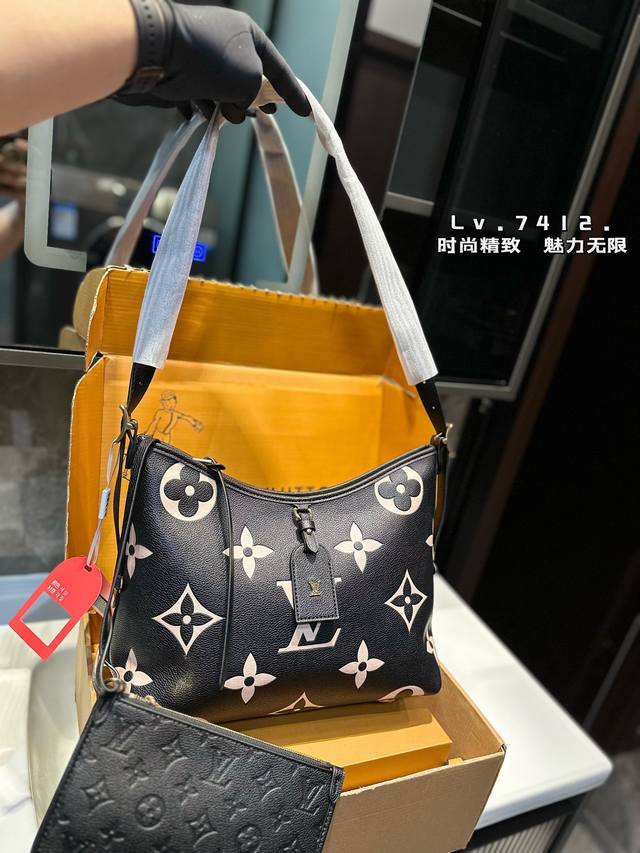 Lv Carryall 爆款 买不到根本买不到！它真的太太太太好看了 不愧是断货王上身是真香而且它更适合日常的搭配风格有一种酷酷的赶脚 随性慵懒风，随手一搭都是