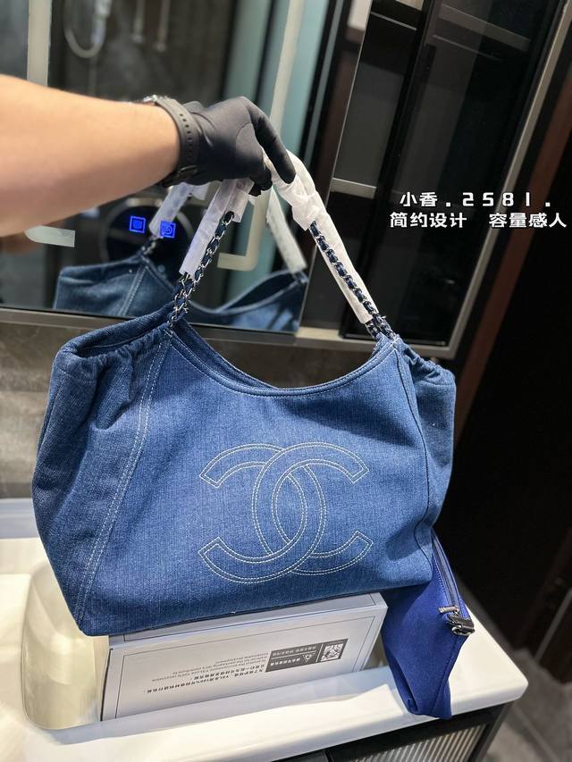 香奈儿 Chanel加上内袋的大空问、一整个简约又 时尚潮流，这种款式过多久都依日在时尚的前线使用频率很高，平时日常也是非常实用宜搭！低调有质感容量也很可尺寸4