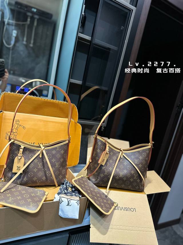 礼盒包装 Lv 最强者carryall， 可爱休闲都ok哈 Carryall是真的强！ 内附一只收纳零钱包， 性价比无比在线了 搜索carryall 蝴蝶结si