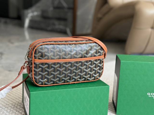 配盒 Size：24*14Cm 戈雅 Goyard 相机包 男生女生用！ 上身效果绝绝子~ 日常非常好搭配哦~ 男生女生都可以入手！