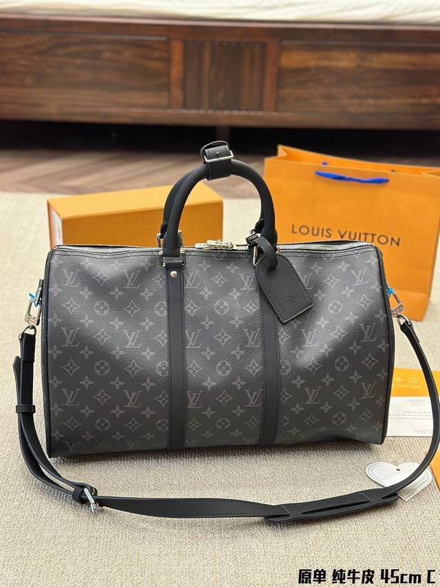 原单 纯牛皮 Lv 限量款 Keepall 45旅行袋 机场包 无论版型 内里和专柜毫无差别 真正原版复刻 内里可拆卸 火遍全球的爆款机场大包 机车女神包 明星