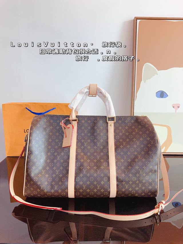 Lv 路易威登联名款keepall 斜跨包旅行包 一只帅气能装的旅行袋 时尚爆发款火热来袭 经典设计大气可观男女通用款 包包采用原版皮质 超级厚实 耐磨 耐用原