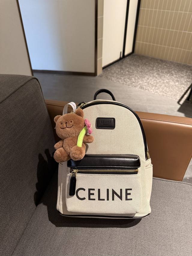 送挂件 Celine Coach双肩包 热卖爆款 原单顶级货早春海外专柜最新款，品质毋庸置疑！精致的手工工艺和品质受到顾客的青睐 经典双“C”Logo 永远都卖