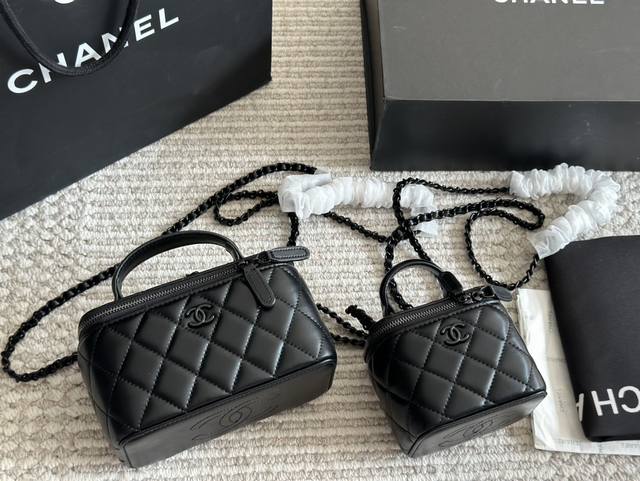 配盒 Size：18*10Cm 10*9Cm Chanel 小香家 手提款 包包很实用 配色五金 化妆小盒子 各种拗造型 真真香