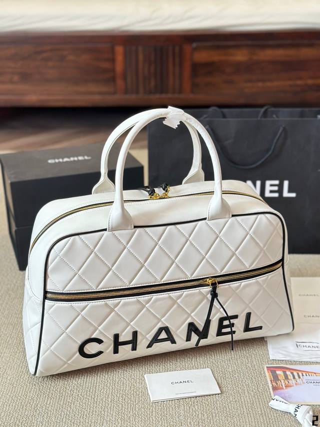 牛皮版本 Vintage 中古 波士顿旅行包 这款chanel95年的保龄球包上街太酷了吧 695年保龄球包 这款保龄球包真的是太时髦了95年的杂志款，容量很