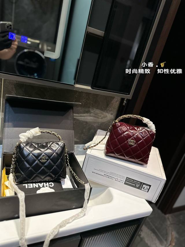 Chanel 饭盒包 慵懒随性又好背 上身满满的惊喜 高级慵懒又随性 彻底心动的一只 Size：20 14Cm