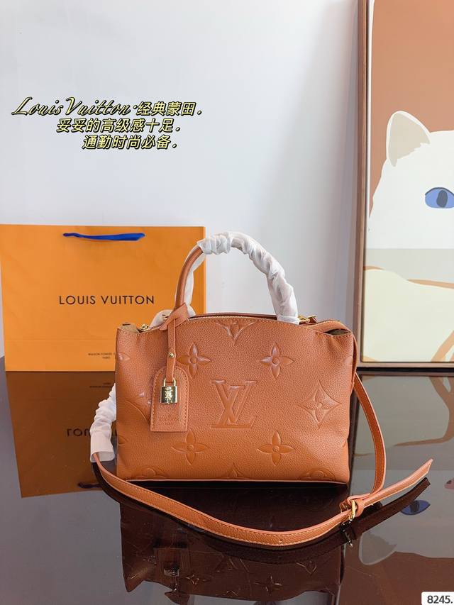 Lv 路易威登 Fleur Tote 蒙田手提包变色皮 蒙田包 入门级的款式哦！绝对的终身款！此物经典不言而喻！街拍和实用都是非常nb的选择！大家拿到后可以感受