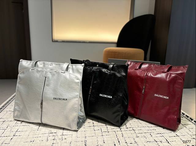 巴黎世家 Everyday 通勤大牌包 Belanciaga Everyday Xs Tote托特包 Balenciaga 巴黎世家的走秀同款托特包 独特的黑色