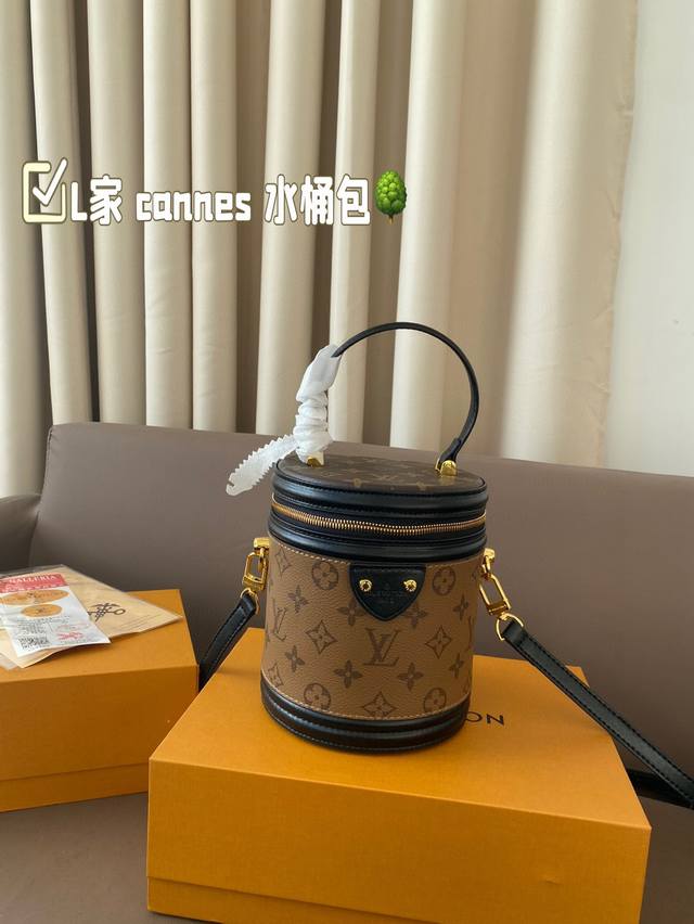 配盒 Size：15*17Cm L家 Cannes 水桶包 发财桶！发财桶！ 越用越香！！！ 百搭实用 黑色真皮 原版帆布涂层配牛皮材质