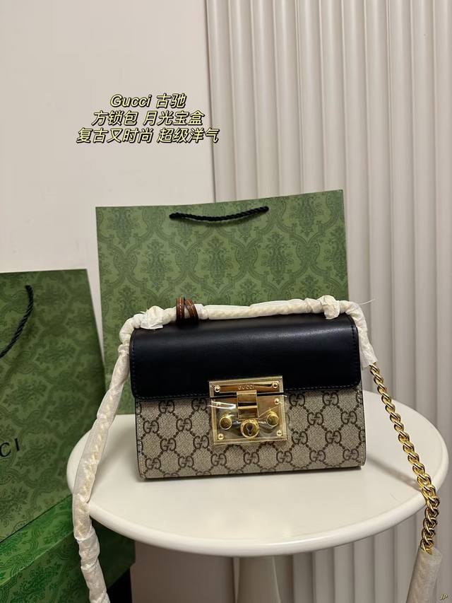 配盒 Gucci 古驰 方锁包padlock月光宝盒 最新走秀款专柜限量上市娱乐周刊主推款~超正点 潮爆全球潮范们跟上脚步吧。 尺寸：20*12Cm